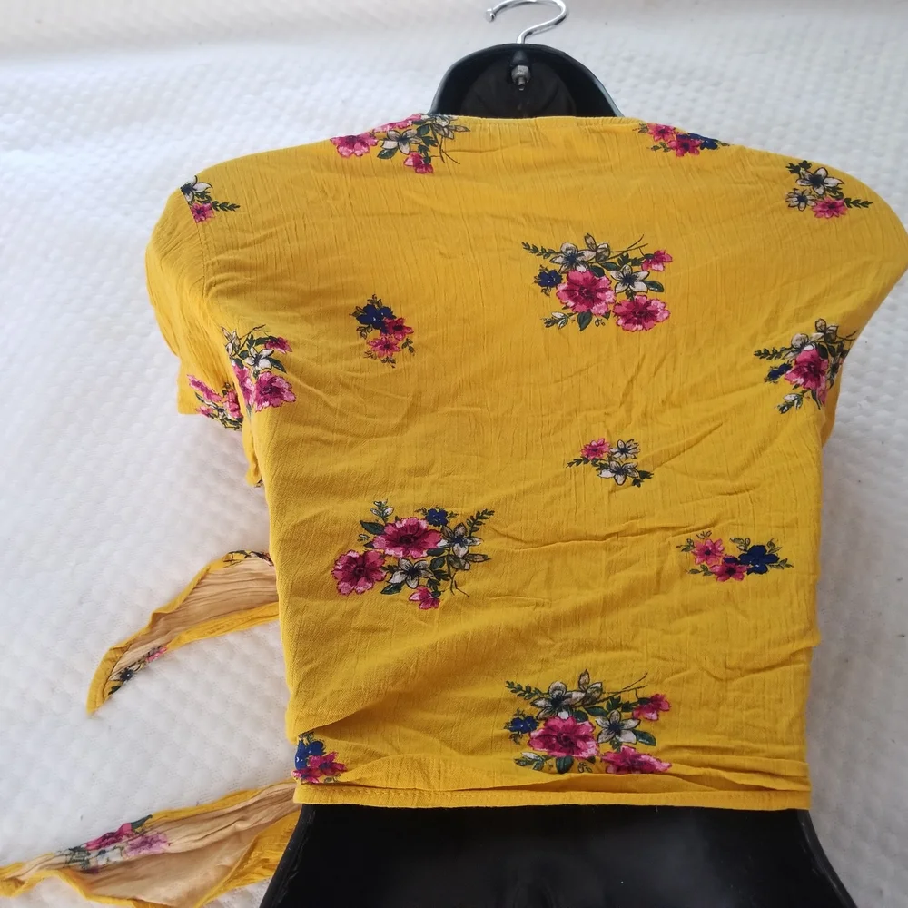 No Boundaries Yellow Floral Top - Picture 2 of 5